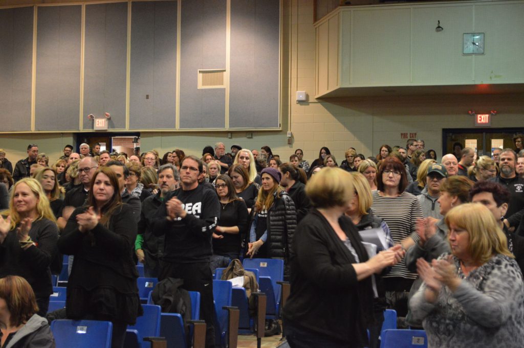 Teachers in the Toms River Regional school district rally at a board meeting over contract negotiations. (Photo: Daniel Nee)