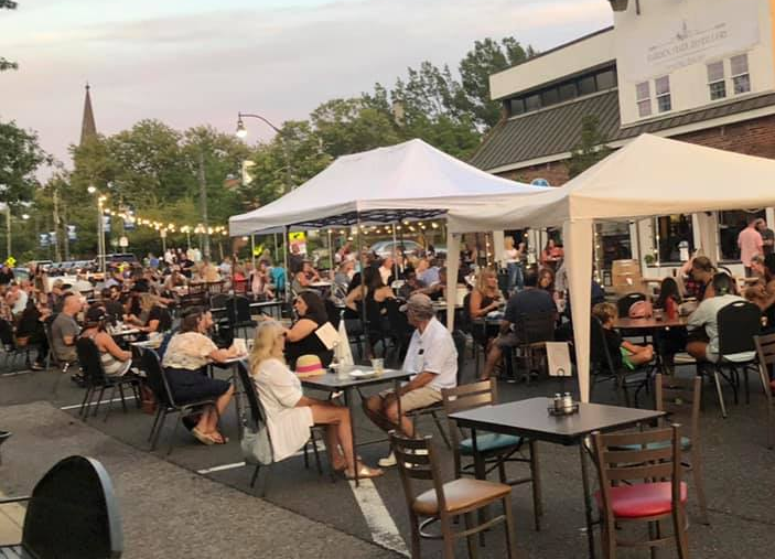 Outdoor dining in downtown Toms River. (Photo: Downtown Toms River/ Facebook)