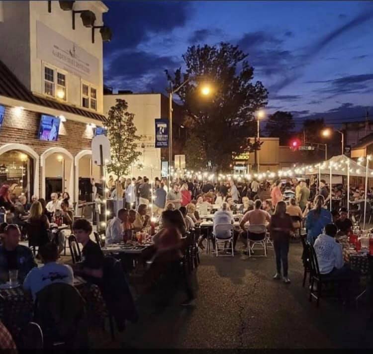 Outdoor dining in downtown Toms River. (Photo: Downtown Toms River BID)