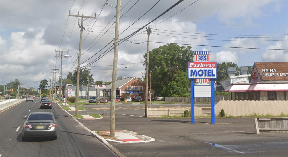 The Americana Parkway Motel, proposed to be replaced. (Credit: Google Maps)