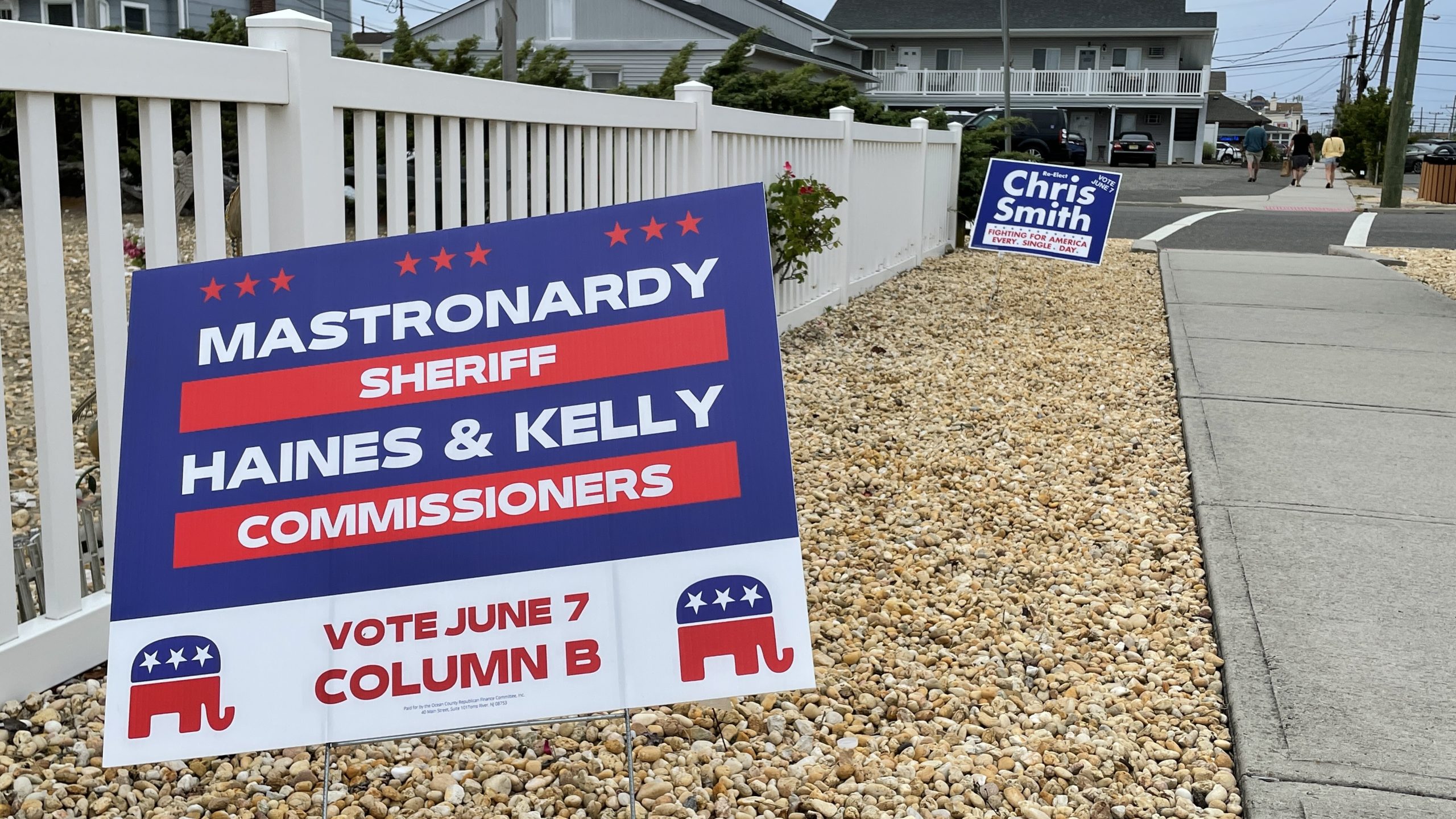 Signs advertising GOP incumbents placed along Route 35 in Ocean County. (Photo: Daniel Nee)