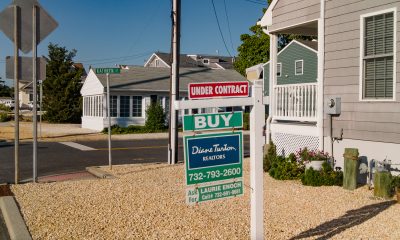 A 'For Sale' sign on a home under contract in Toms River. (Photo: Daniel Nee)