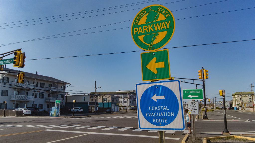 A directional sign to the Garden State Parkway in Seaside Heights, N.J. (Photo: Daniel Nee/Shorebeat)