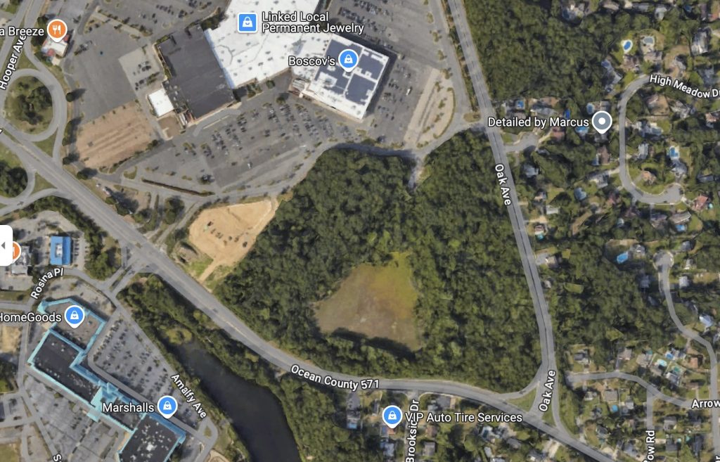 The intersection of Oak and Bay avenues in Toms River, N.J. (Credit: Google Maps)